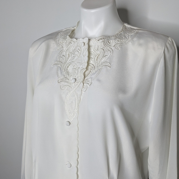 ✨3/$15 Vintage Le Caviar white embroidered button down 14 - Picture 2 of 7